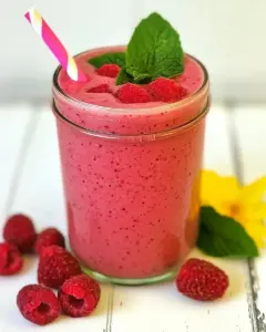 Detox Smoothie With Raspberries