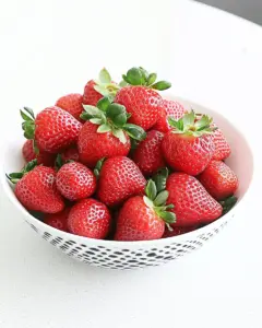 How to Clean Strawberries